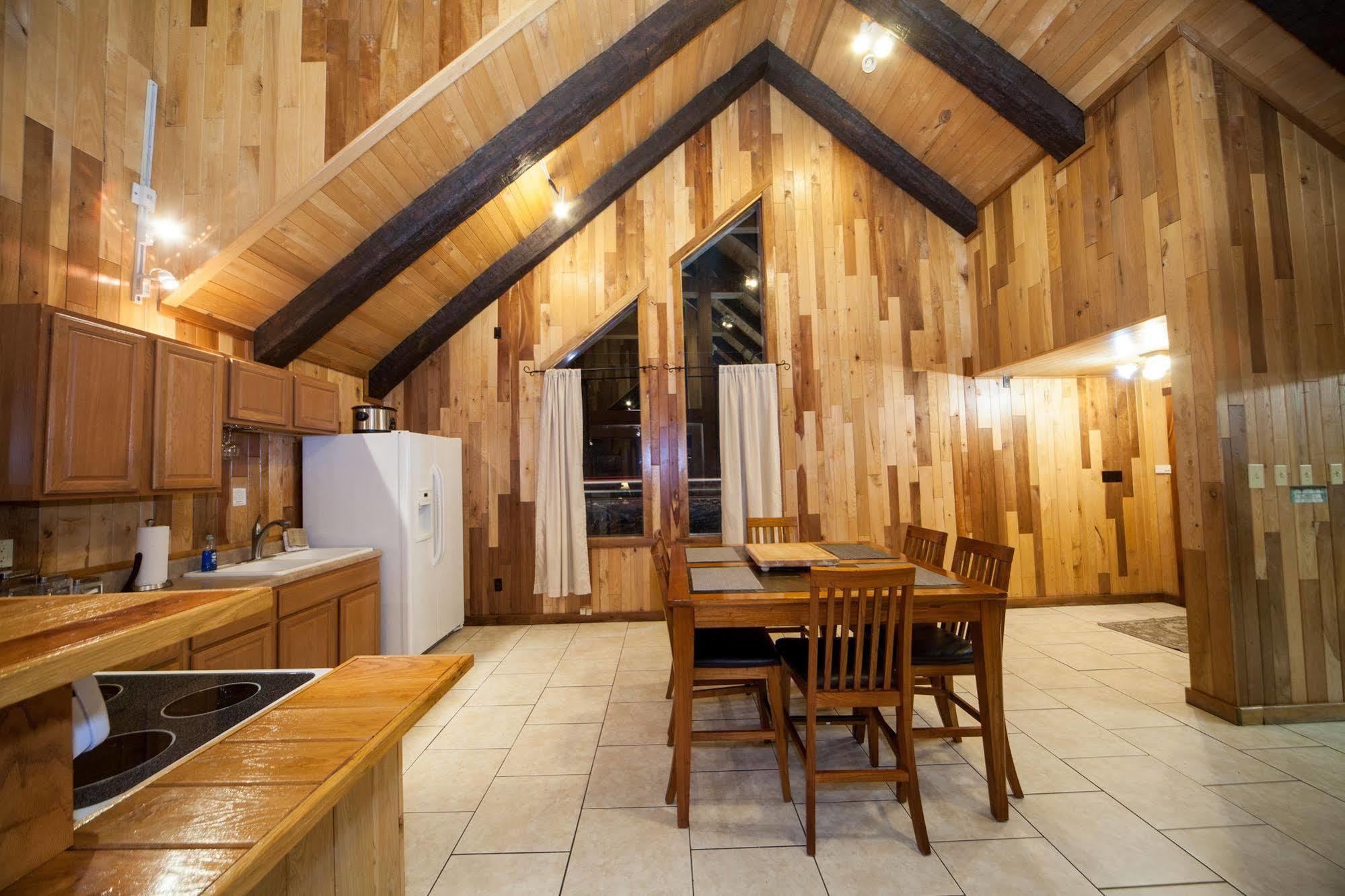 Log Cabin Lodge & Suites Jones Mills Exteriör bild