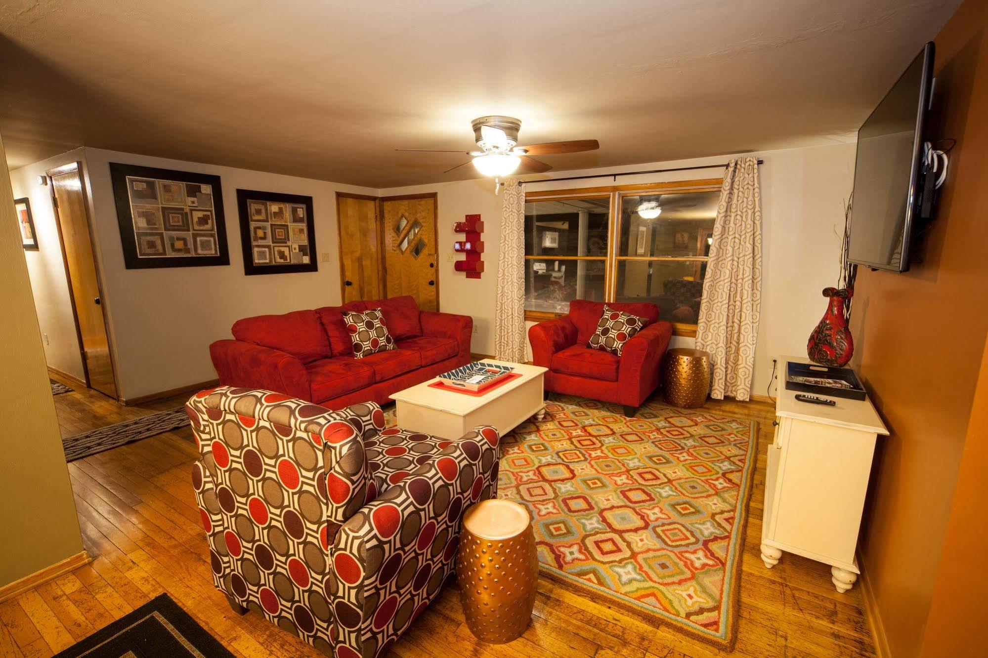 Log Cabin Lodge & Suites Jones Mills Exteriör bild