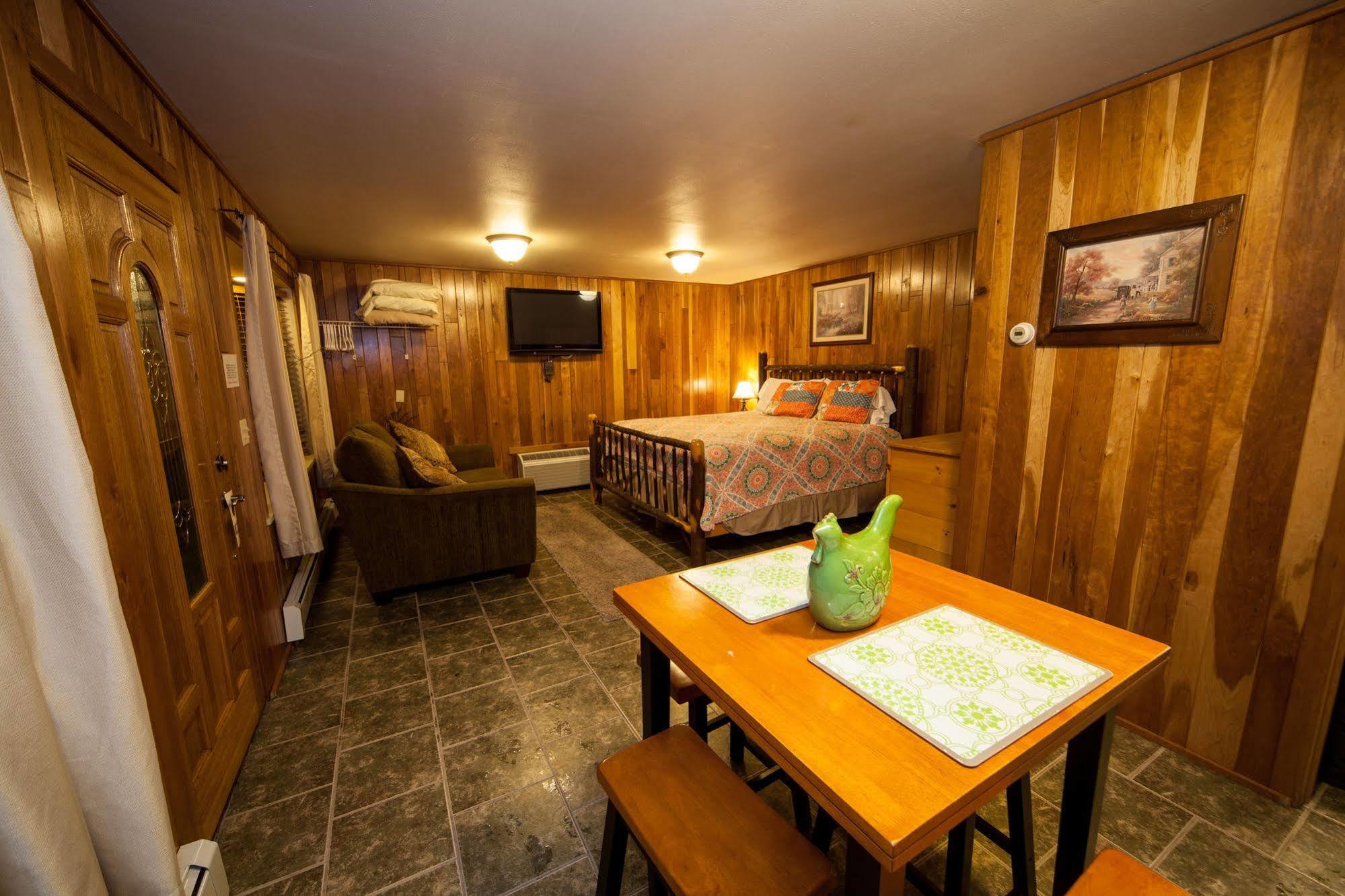Log Cabin Lodge & Suites Jones Mills Exteriör bild