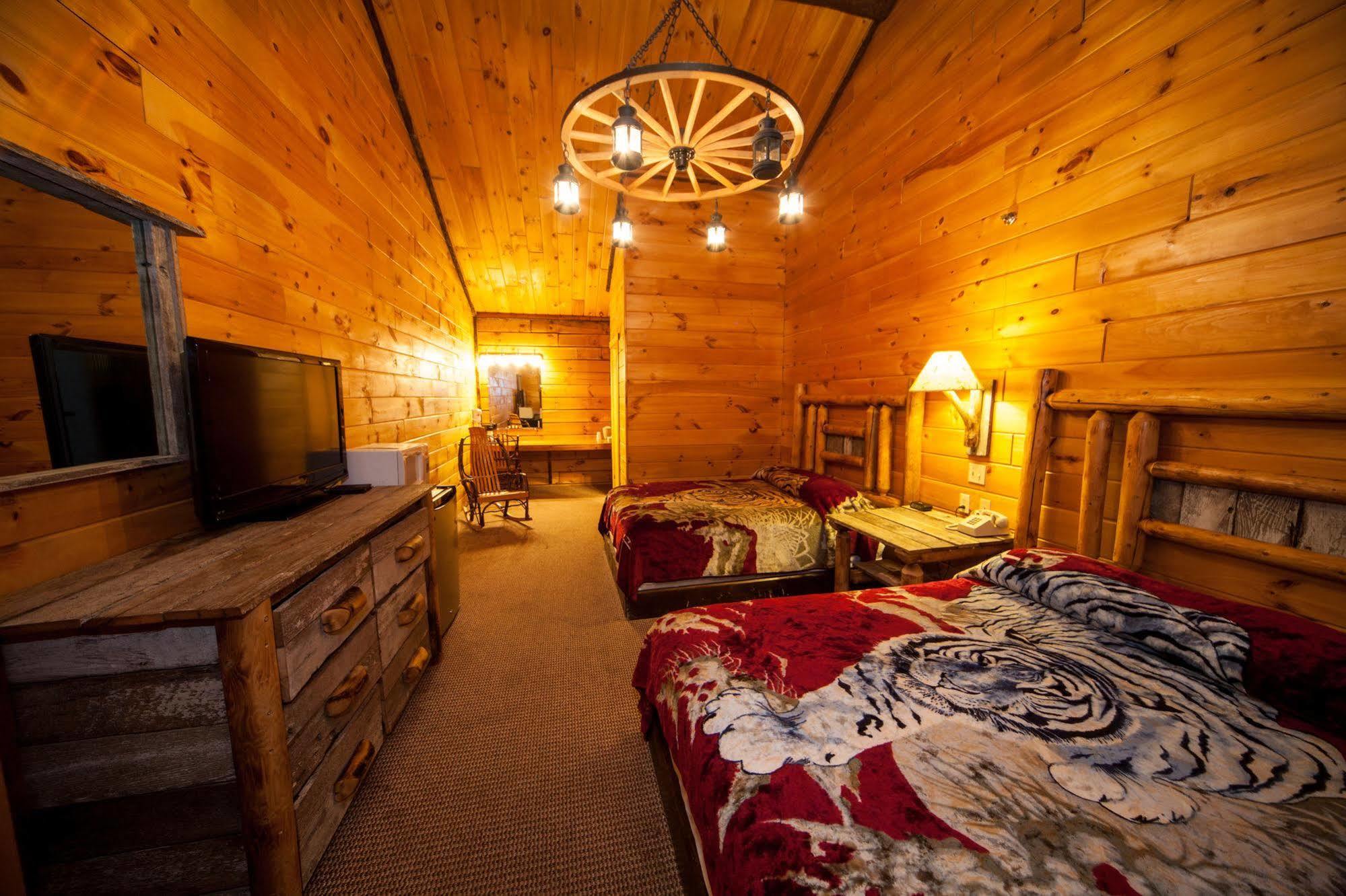 Log Cabin Lodge & Suites Jones Mills Exteriör bild