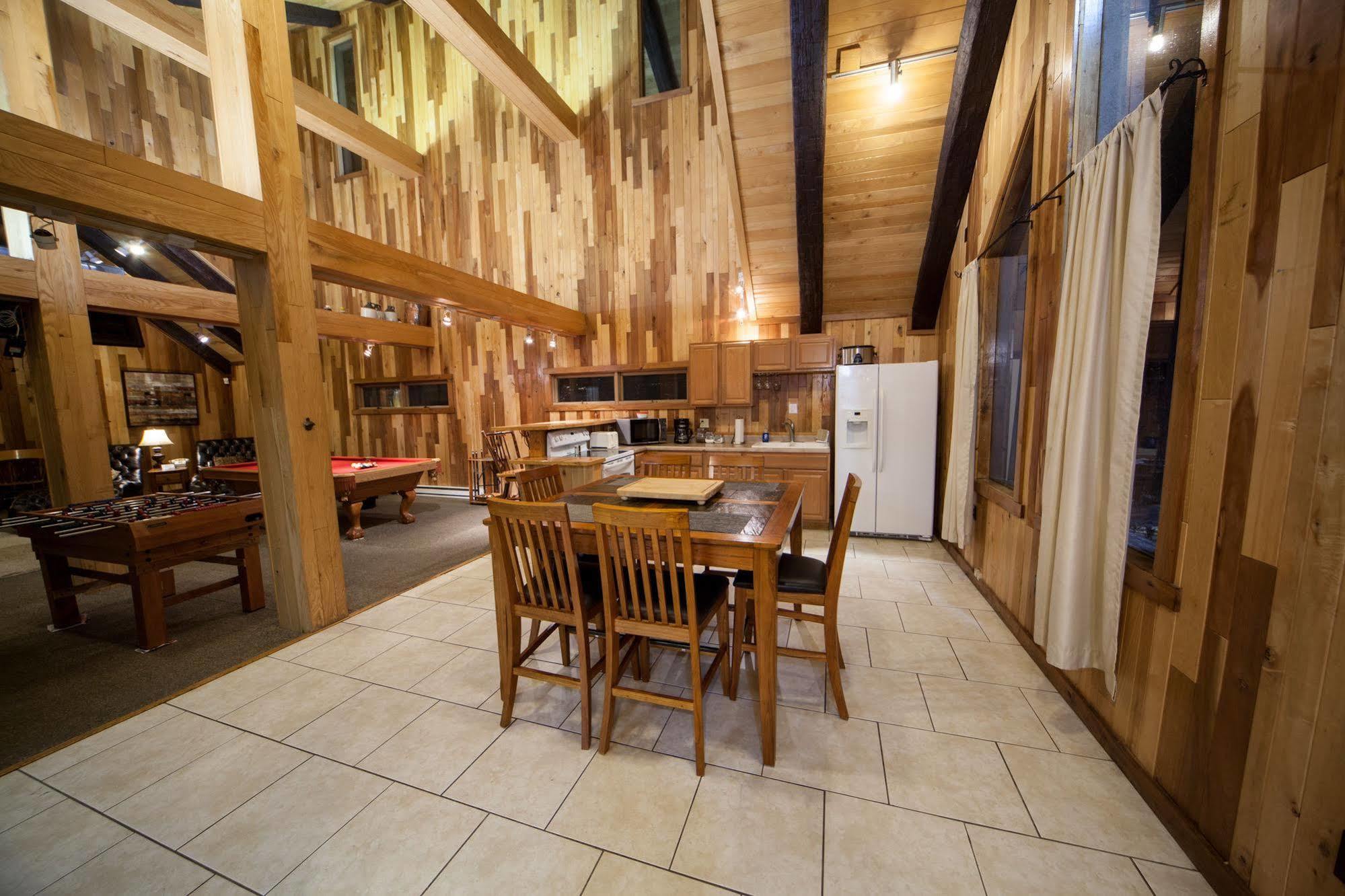 Log Cabin Lodge & Suites Jones Mills Exteriör bild
