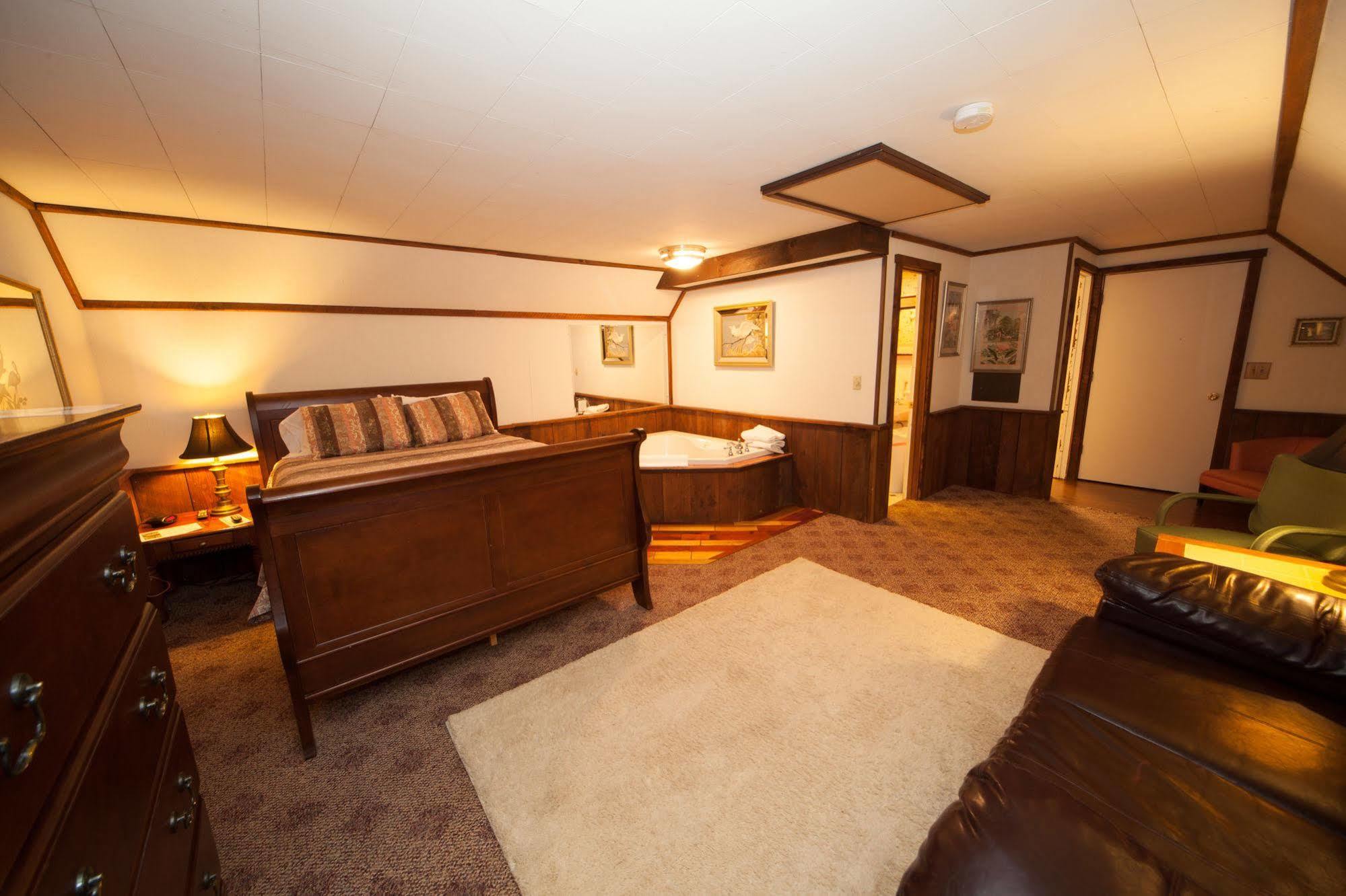 Log Cabin Lodge & Suites Jones Mills Exteriör bild